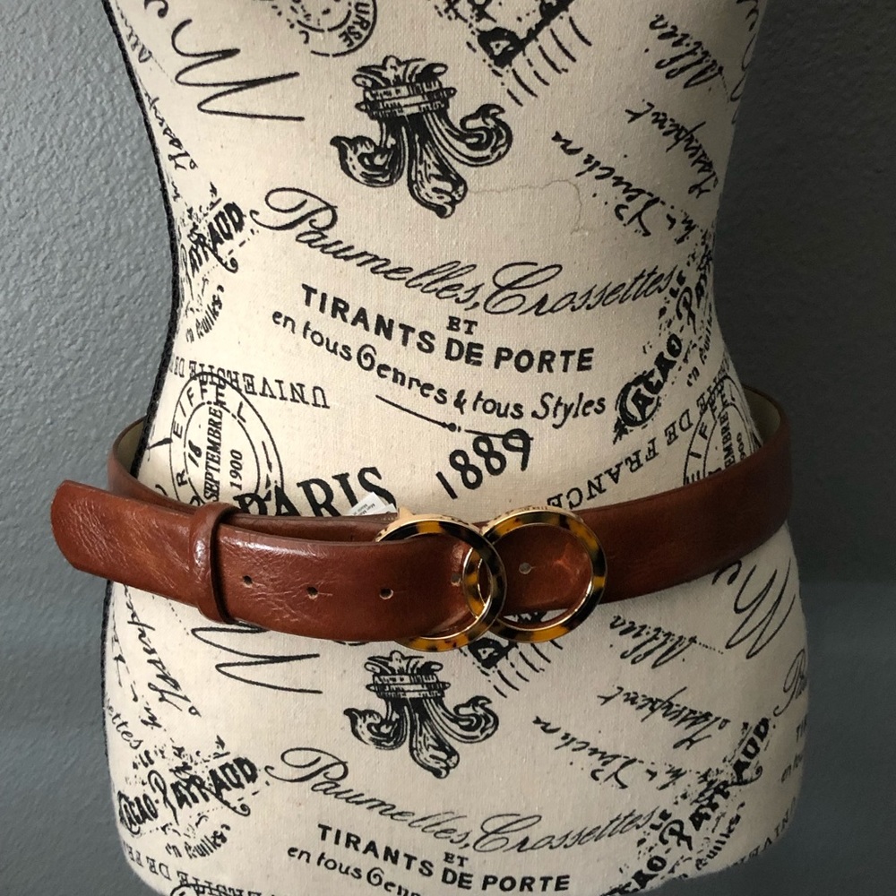 Cute accent belt. - Picture 2 of 4